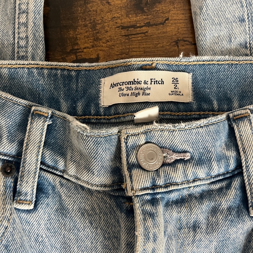 Abercrombie 90’s Straight ultra high rise Jean